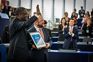 Archivo:Remise du prix Sakharov 2014 à Denis Mukwege Strasbourg 26 novembre 2014 18