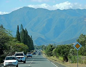 Archivo:Road to La Tontouta (RT1), New Caledonia