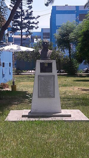 Archivo:Santiago Antúnez de Mayolo-Monumento UNAC