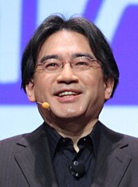 Archivo:Satoru Iwata - Game Developers Conference 2011 - Day 2 (3) (cropped 2)