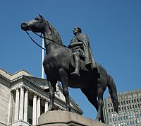 Archivo:Statue Of The Duke Of Wellington-Royal Exchange-London