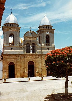 Archivo:TEMPLO PARROQUIAL DE TENZA- BOYACÁ- COLOMBIA