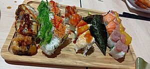 Archivo:Tabla de sushi