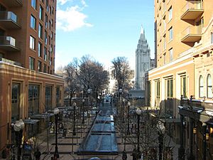 Archivo:View of City Creek Center and the Salt Lake Temple