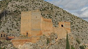 Archivo:Villel de Mesa - Castillo