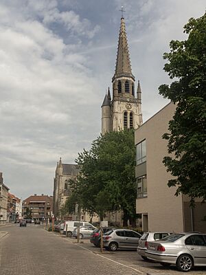 Archivo:Wervik, parochiekerk Sint-Medardus oeg32913 foto2 2015-08-09 16.21