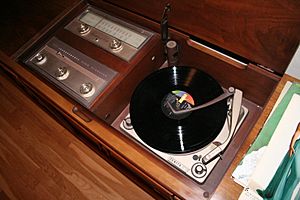 Archivo:Zenith phonograph (radiogram), around 1960 - top view