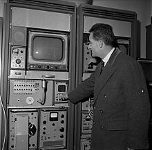 06.12.1963. Alain Peyrefitte inaugure la télé. (1963) - 53Fi3717.jpg