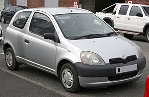 Archivo:2000 Toyota Yaris S 1.0 (Front)