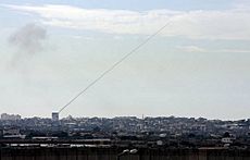 Archivo:A rocket fired from a civilian area in Gaza towards civilian areas in Southern Israel