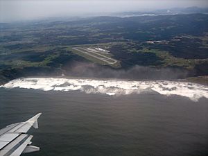 Archivo:Aeropuerto de Ranón, desde el aire (3174092741)