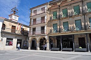 Archivo:Alba de Tormes - 013 (30601595823)