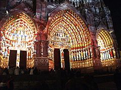 Amiens iluminacion fachada catedral