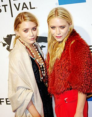 Archivo:Ashley and Mary-Kate Olsen 2011 Shankbone (5641823969)