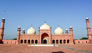 Archivo:Badshahi Mosque 33 (edited)