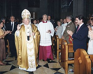 Archivo:Bendición de la catedral por Juan Pablo II (1993) - 42075654224