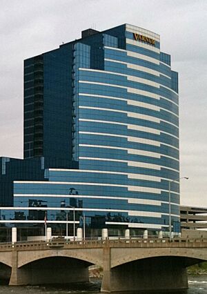 Archivo:Bridgewater Place, Grand Rapids