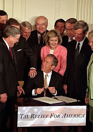 Archivo:Bushtaxcuts