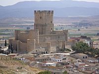 Archivo:Castillo de la Atalaya, visto desde Las Cruces