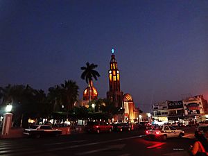 Archivo:Catedral de Apatzingan