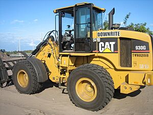 Archivo:Caterpillar 930G Side View
