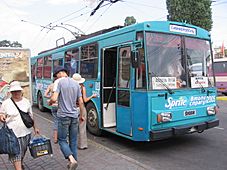 Archivo:Crimean 52 Simferopol-Alushta-Yalta inter-city trolleybus in Simferopol