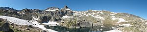 Archivo:Estany de Pòdo i el Tuc de Pòdo, panoràmica