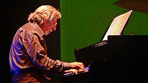 Archivo:Francesc Burrull al piano 2013