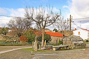 Archivo:Fuente romana en El Manzano