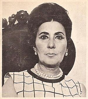 Guadalupe Dueñas, en la contraportada de No moriré del todo.jpg