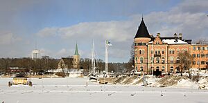 Archivo:Gustavsberg hamnen mars 2010