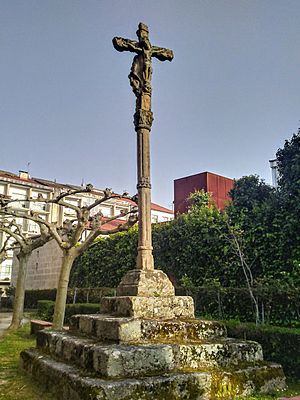 Archivo:Iglesia Santísima Trinidad crucero