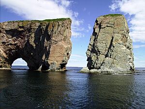 Archivo:Ile du Rocher Percé
