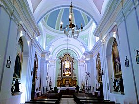 Archivo:Interior de la iglesia de Trescasas