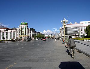 Archivo:Lhasa from Potala place