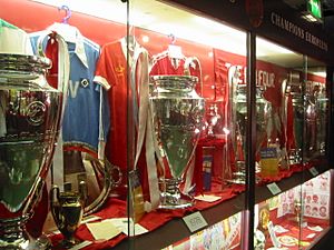 Archivo:Liverpool 4 European Cups