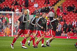 Archivo:Liverpool players warming up vs Bolton 2011