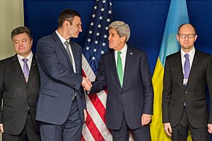 Archivo:MSC 2014 Klychko-Kerry-Yatsenyuk Mueller MSC2014