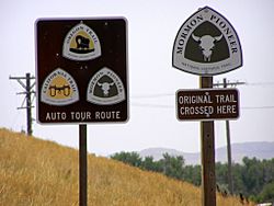 Archivo:Natl Hist Trail route signs