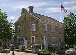 Old Courthouse Green County Kentucky edit1.jpg