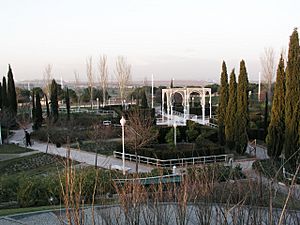 Archivo:Parque Juan Carlos I Jardin de las tres03