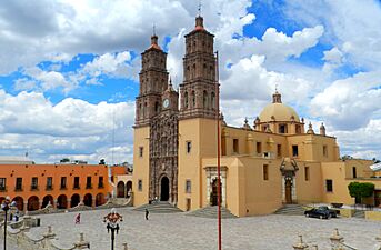 Parroquia de Nuestra Señora de los Dolores, Jardín del Grande, Dolores Hidalgo, Guanajuato- Nuestra Señora de los Dolores parish (24023404070)