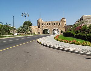 Archivo:The gate to Muscat (8727196402)