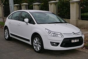 Archivo:2010 Citroën C4 (MY09) Exclusive hatchback (2015-07-09) 01