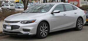 Archivo:2017 Chevrolet Malibu (E2XX) front 3.25.18