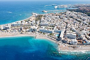Archivo:Aerial view of the coastline of Rhodes New Town, Greece (51698843033)