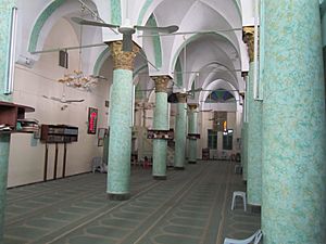 Archivo:Al Hanbali Mosque Nablus Interior