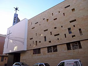 Archivo:Albelda de Iregua - Iglesia de San Martín de Tours 01