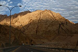 Archivo:Aqaba road, mountains - panoramio (4)
