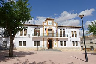 Ayuntamiento de Cabezamesada 02.jpg